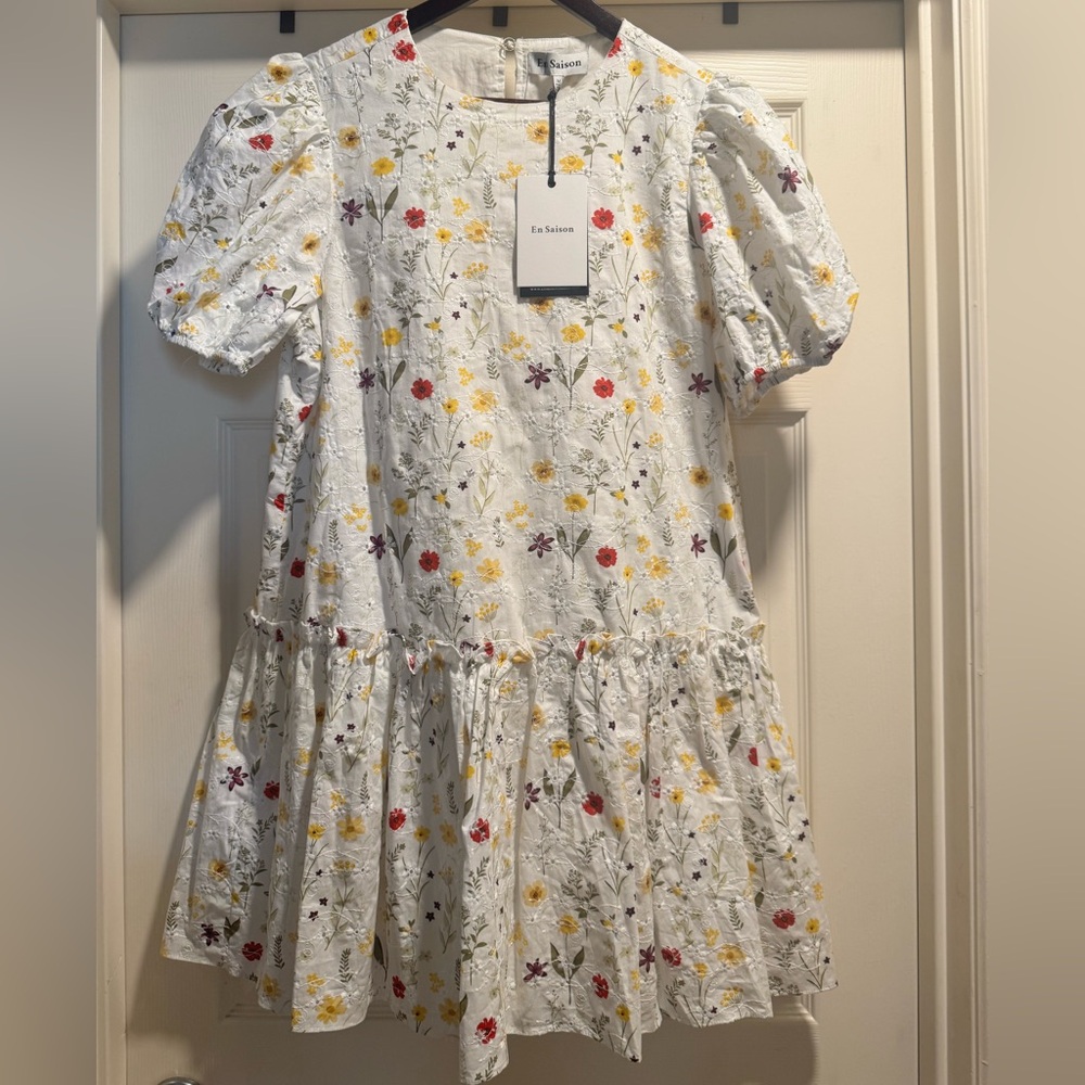 En Saison White Eyelet Floral Puff-Sleeve Tiered Dress Size Medium